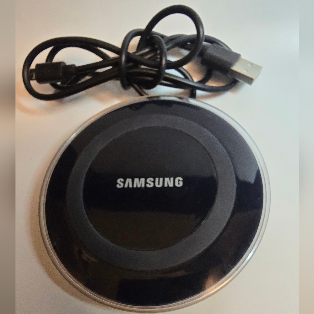 Samsung Black Wireless Charging Pad Qi-Certified